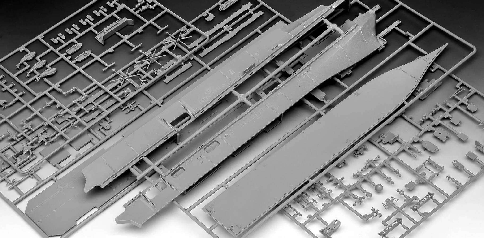 05178 US Navy Assault Carrier WASP Class Model Kit - Image 7