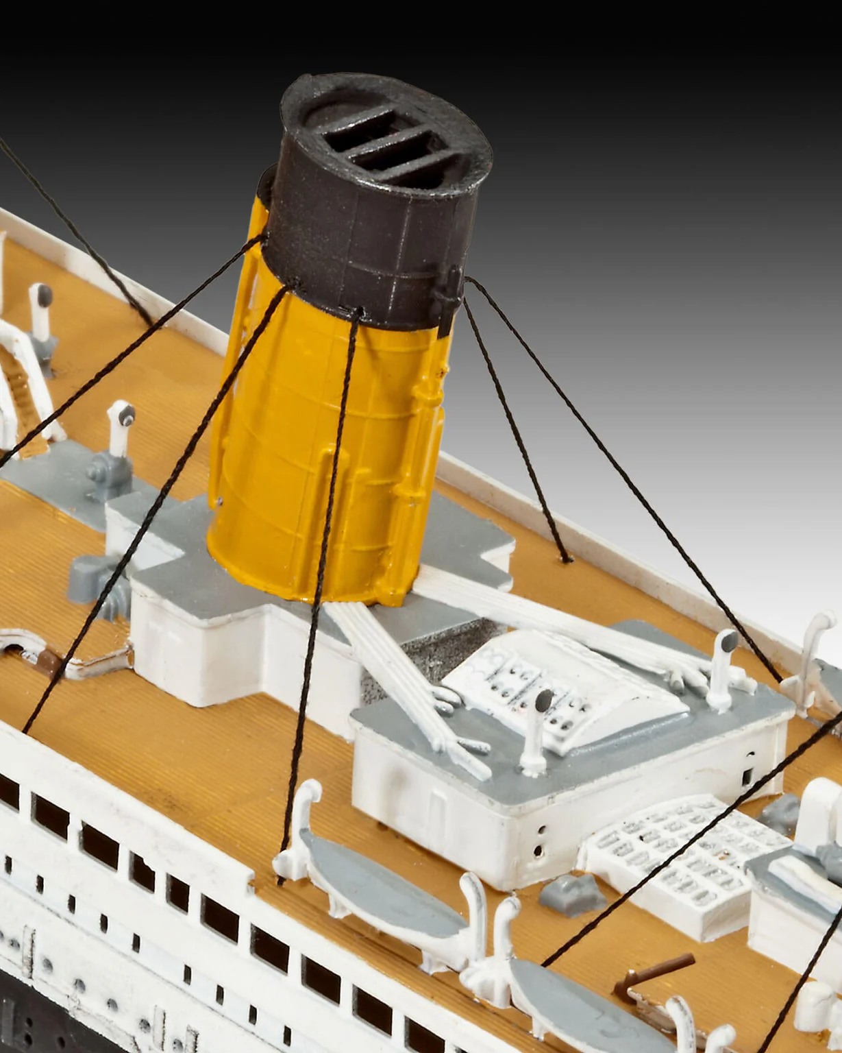 05210 R.M.S. Titanic Model Kit - Image 4