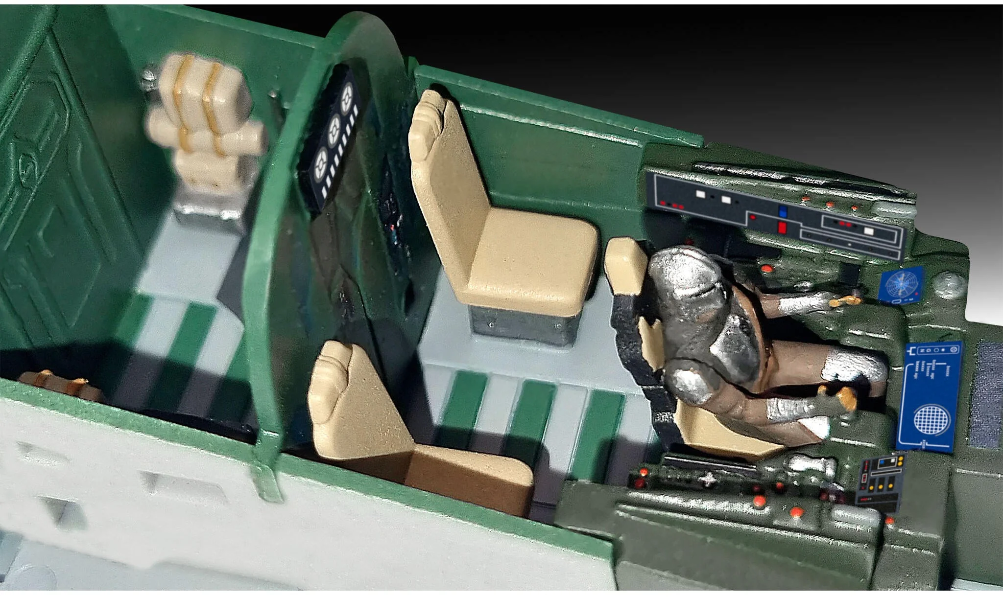 06747 The Mandalorian and Grogu: Razor Crest Revell Model Kit - Image 7