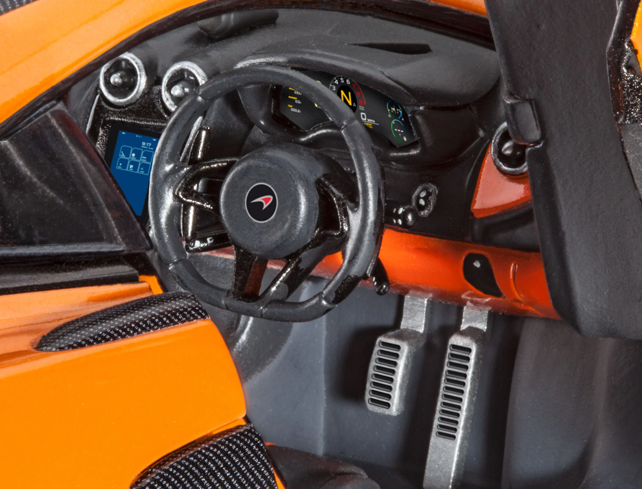 07051 McLaren 570S (1:24 Scale) Model Kit - Image 3