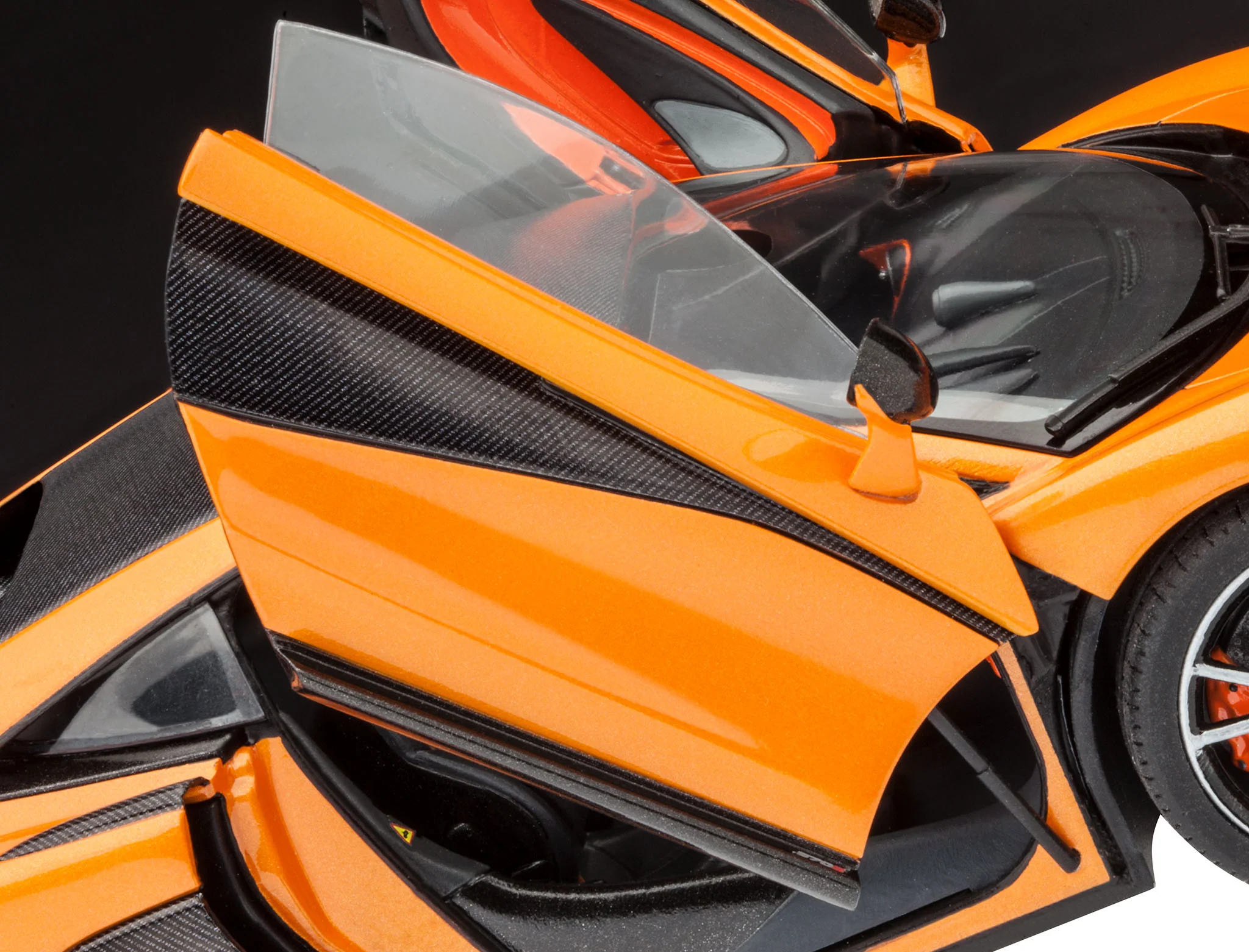 07051 McLaren 570S (1:24 Scale) Model Kit - Image 4