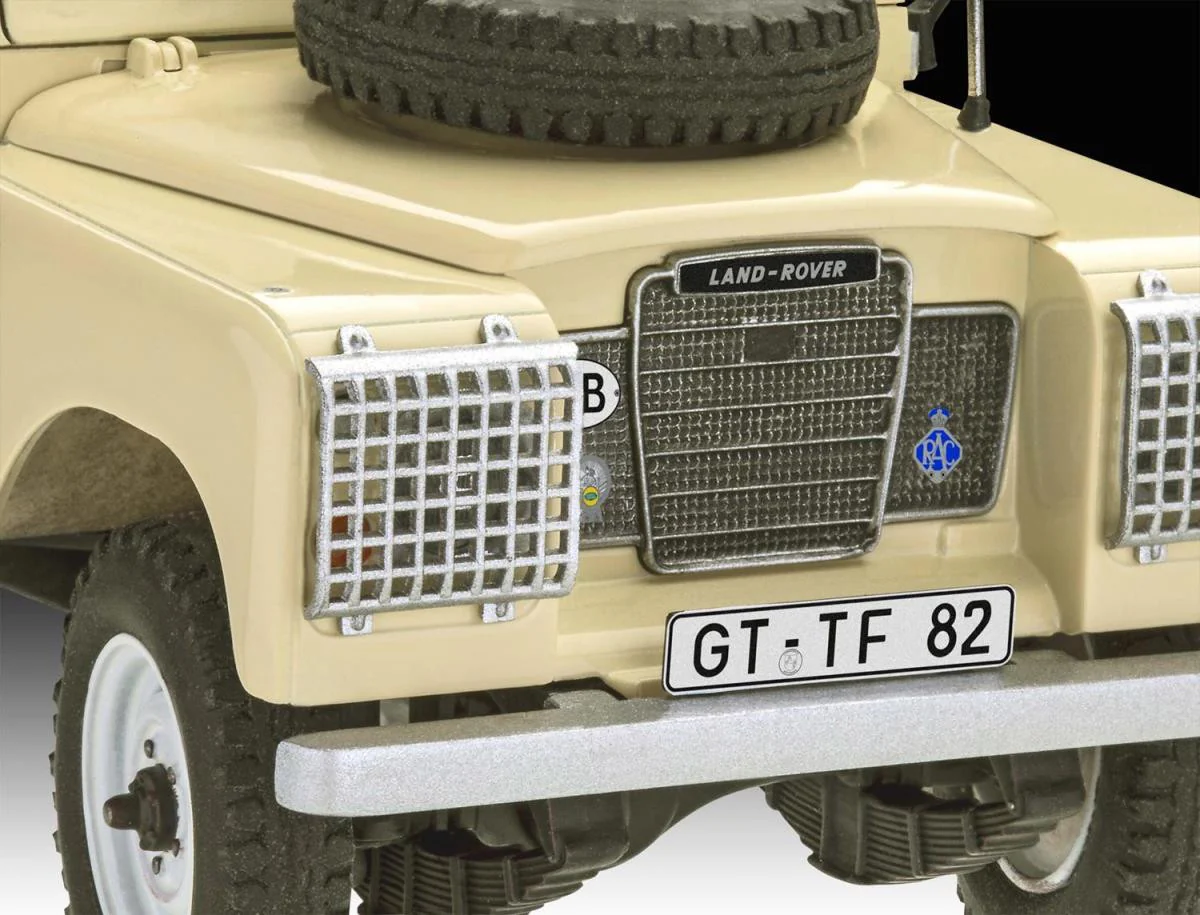 07056 Land Rover Series III LWB Commercial (1:24 Scale) Kit - Image 3