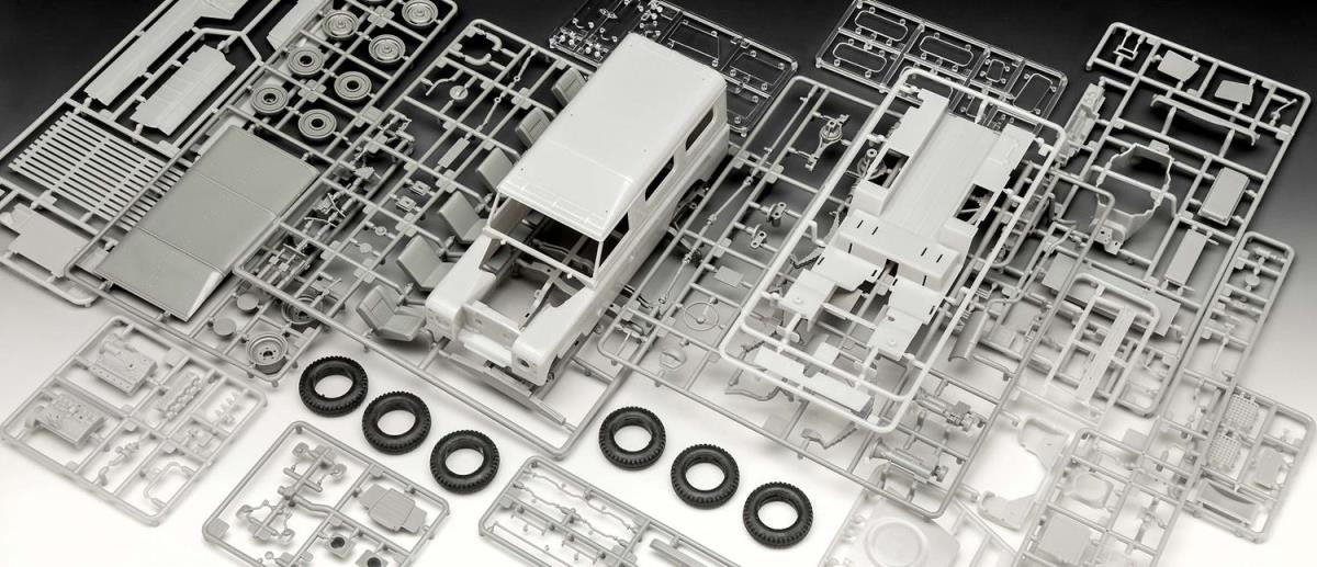 07056 Land Rover Series III LWB Commercial (1:24 Scale) Kit - Image 7