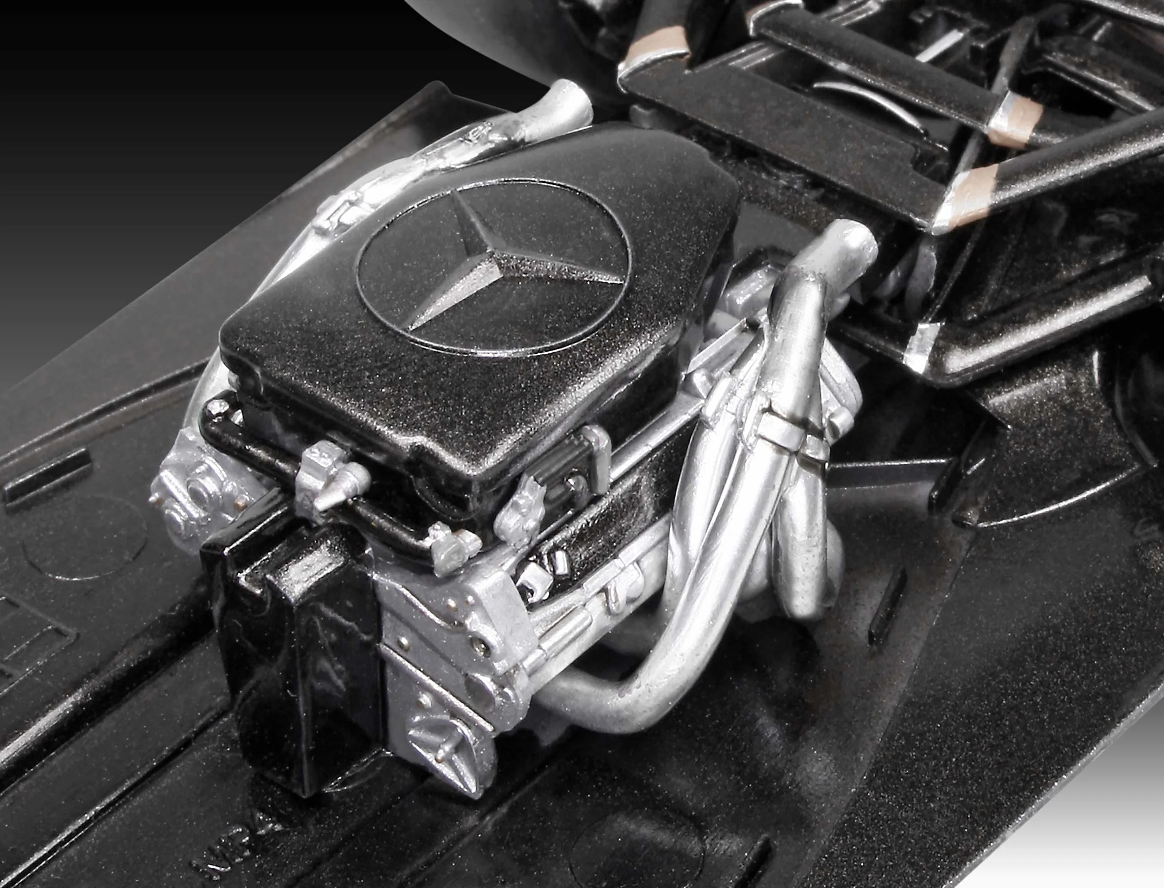 07096 Vodafone McLaren Mercedes MP4-25 "L. Hamilton" Model Kit - Image 7