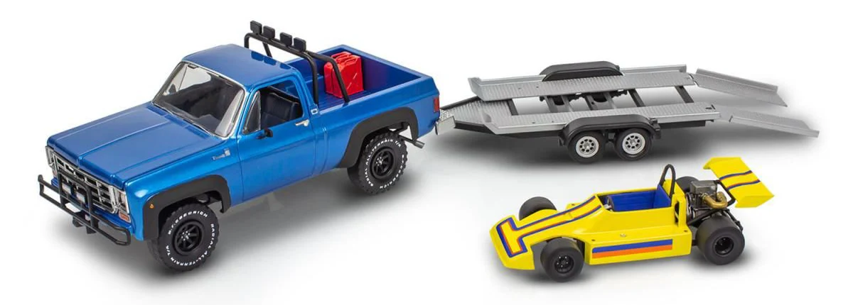 14581 78 Chevy 4x4 Pickup with Go-kart Model Kit - Image 2