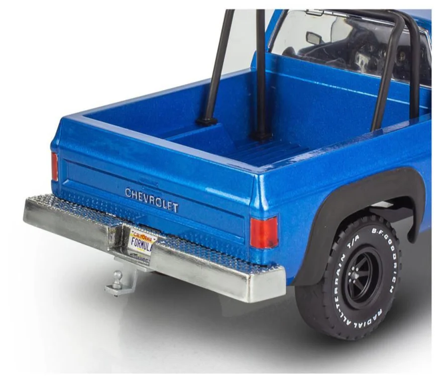 14581 78 Chevy 4x4 Pickup with Go-kart Model Kit - Image 7