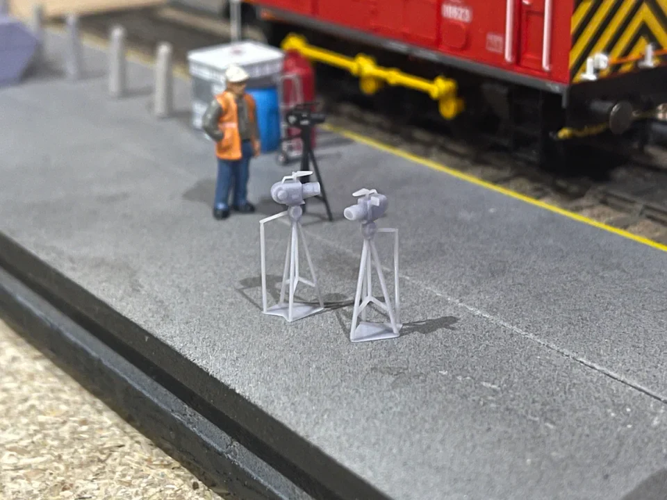 RRM010 OO Gauge Video Cameras (Pack of 4) - Unpainted - Image 2