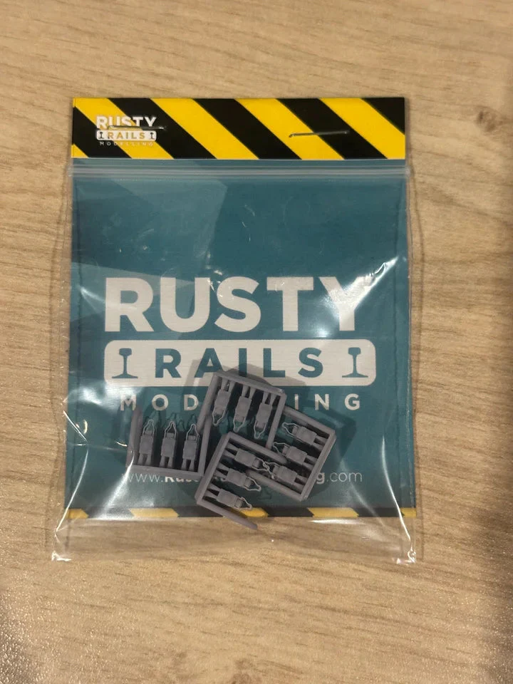 RRM018 OO Gauge Tail Lamps Vintage (Pack of 12) - Unpainted - Image 3