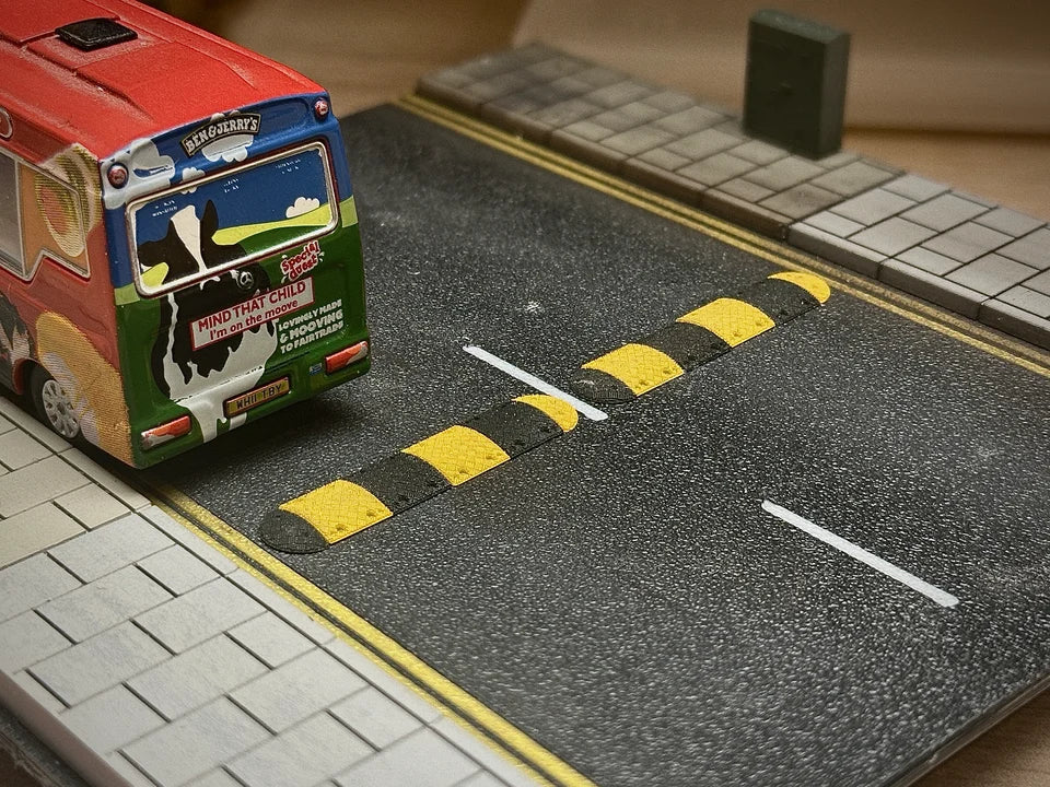 RRM022 OO Gauge Speed Bumps (Pack of 3) - Unpainted - Image 3