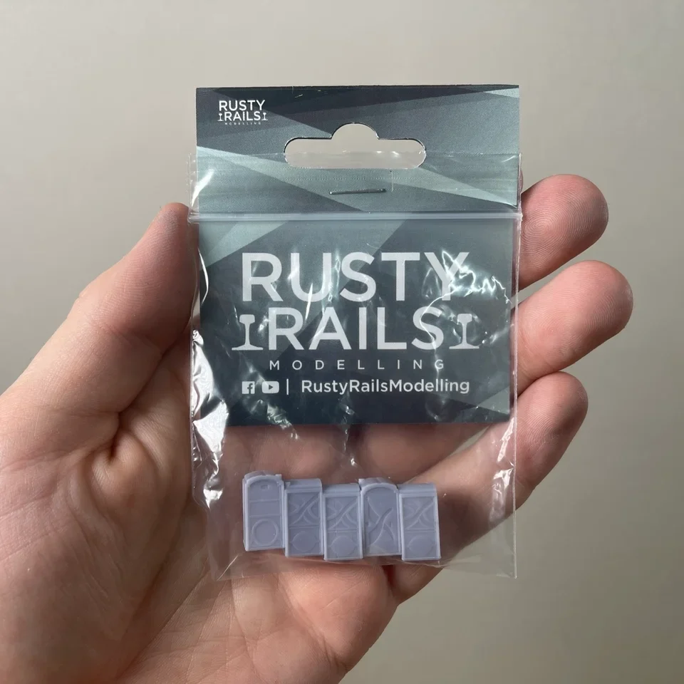 RRM035 N Gauge Portable Toilets (Pack of 5) - Unpainted Model Kit - Image 4