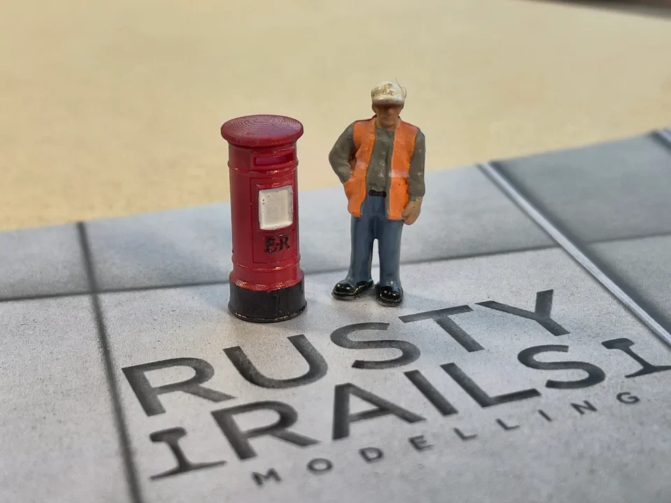 RRM042 OO Gauge Postbox (Pack of 5) - Unpainted - Image 2