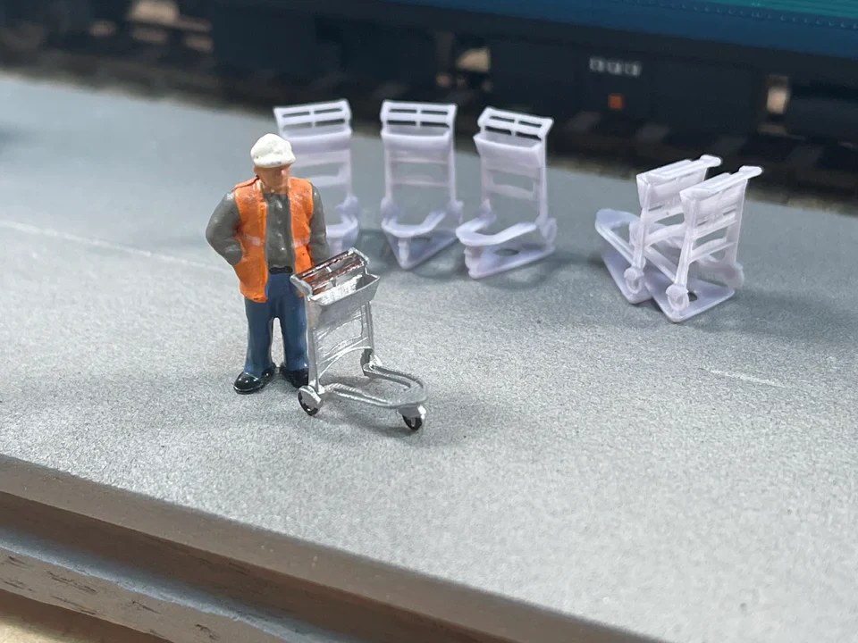 RRM053 OO Gauge Luggage Trolley (Pack of 6) - Unpainted - Image 3
