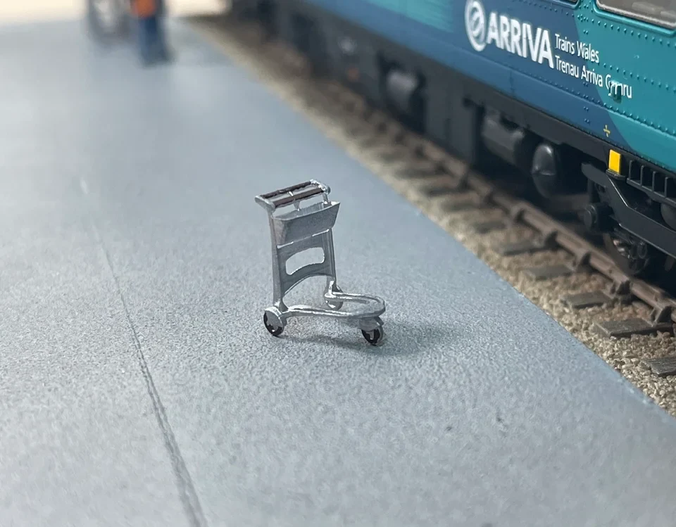 RRM053 OO Gauge Luggage Trolley (Pack of 6) - Unpainted - Image 4