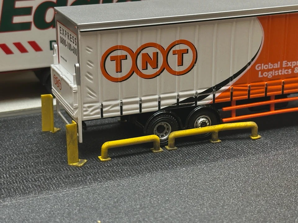 RRM055 N Gauge Loading Bay Pack (Pack of 3) - Unpainted Model Kit - Image 2