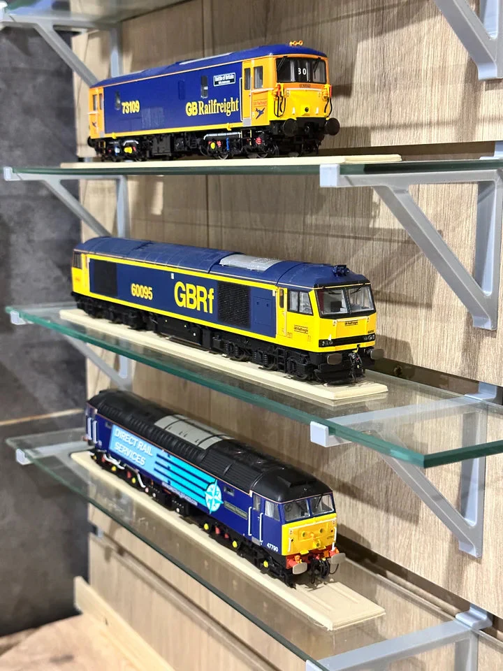 RRM057 OO Gauge Locomotive Stands (30cm) (Pack of 3) - Image 4