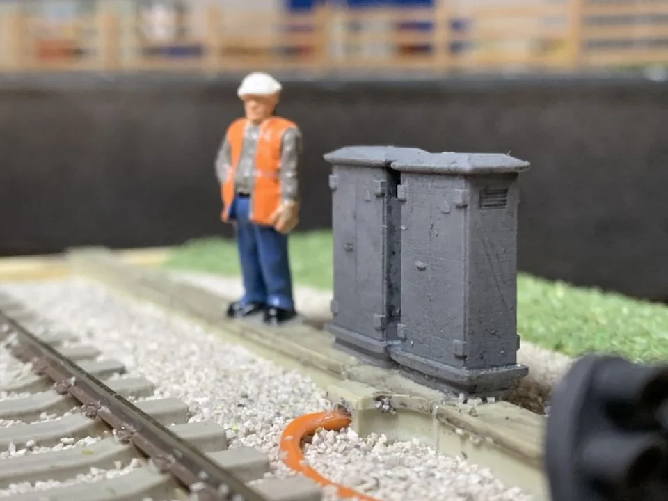 RRM060 OO Gauge Lineside Cabinets (Pack of 6) - Unpainted - Image 3