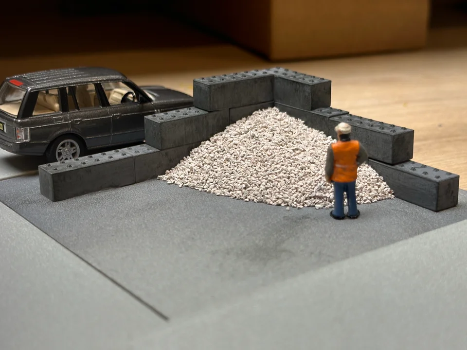 RRM087 OO Gauge Concrete Blocks (Pack of 6) - Unpainted - Image 2