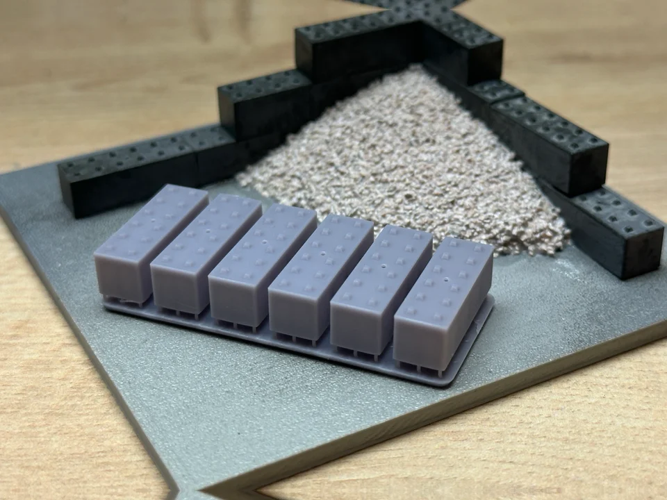 RRM087 OO Gauge Concrete Blocks (Pack of 6) - Unpainted - Image 3