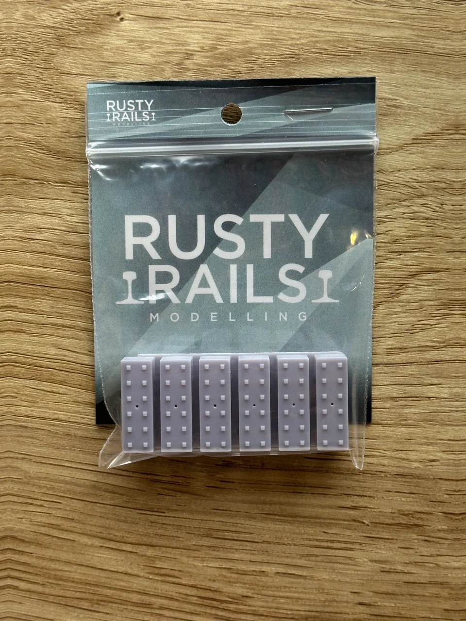 RRM087 OO Gauge Concrete Blocks (Pack of 6) - Unpainted - Image 4
