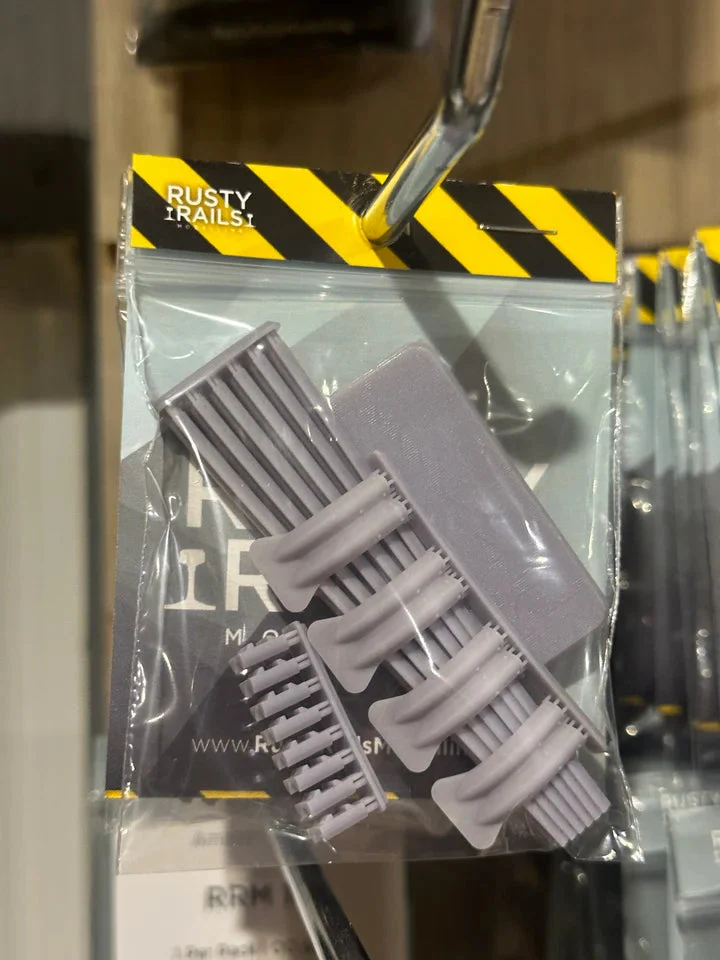 RRM136 O Gauge Crash Barriers (48cm) (Single Pack) - Unpainted Model Kit - Image 4