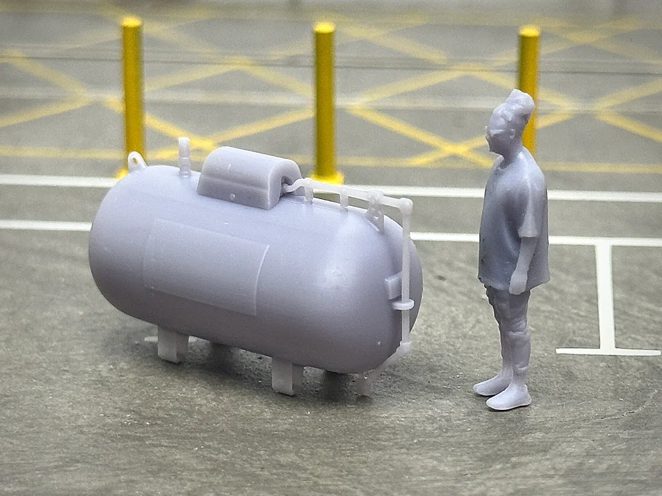 RRM166 OO Gauge LPG Tanks (Pack of 3) - Unpainted Model Kit - Image 2