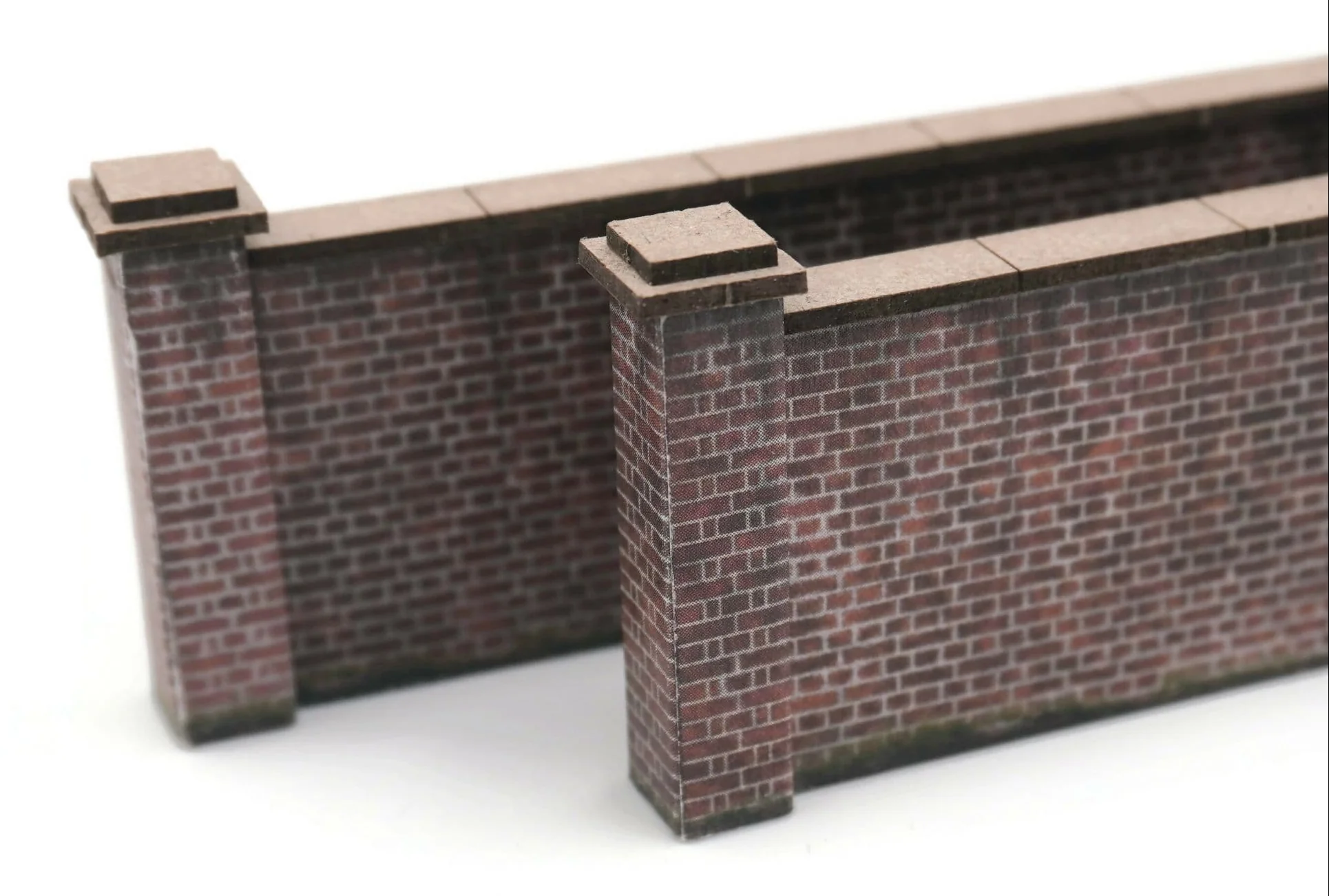 KX002 OO 6ft Industrial Brick Wall And Gates Model Kit - Image 6