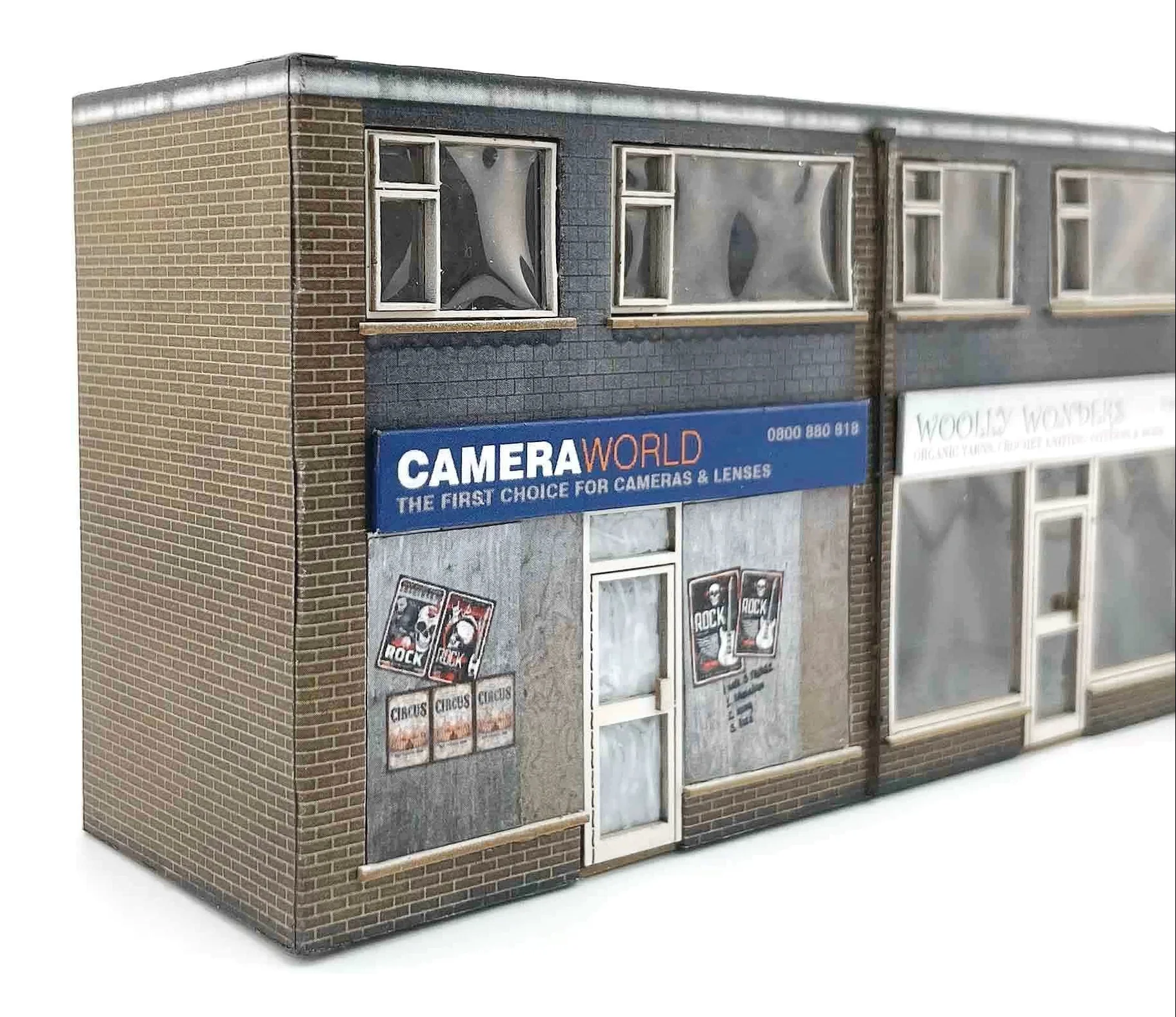 KX089 OO Low Relief 1970's Terraced Shops Model Kit - Image 6