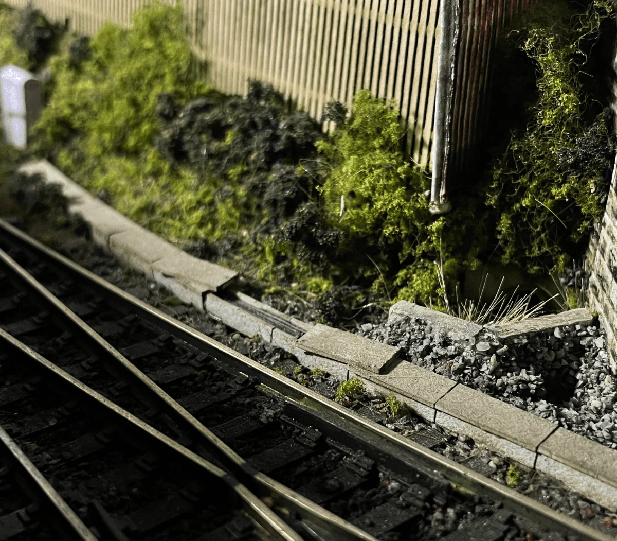 LX035 Laser Cut Concrete Lineside Trunking Model Kit - Image 2
