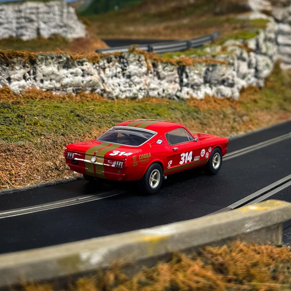 C4658 Shelby GT350H - Red and Gold - Image 9