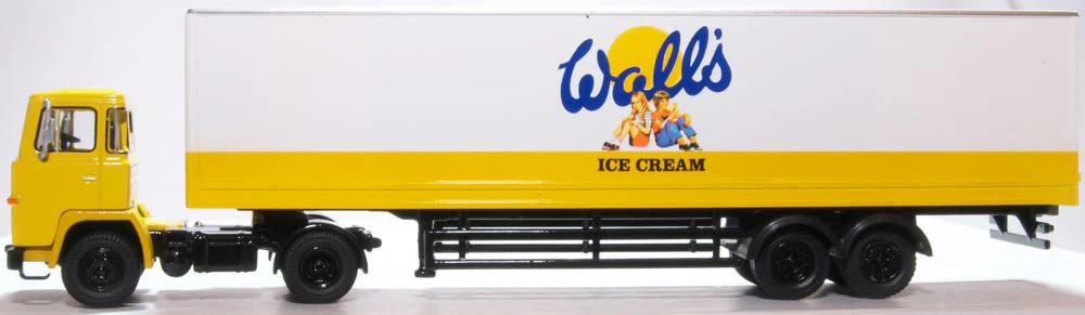 76SC110004 Scania 110 40ft Box Trailer Walls Ice Cream - Image 3