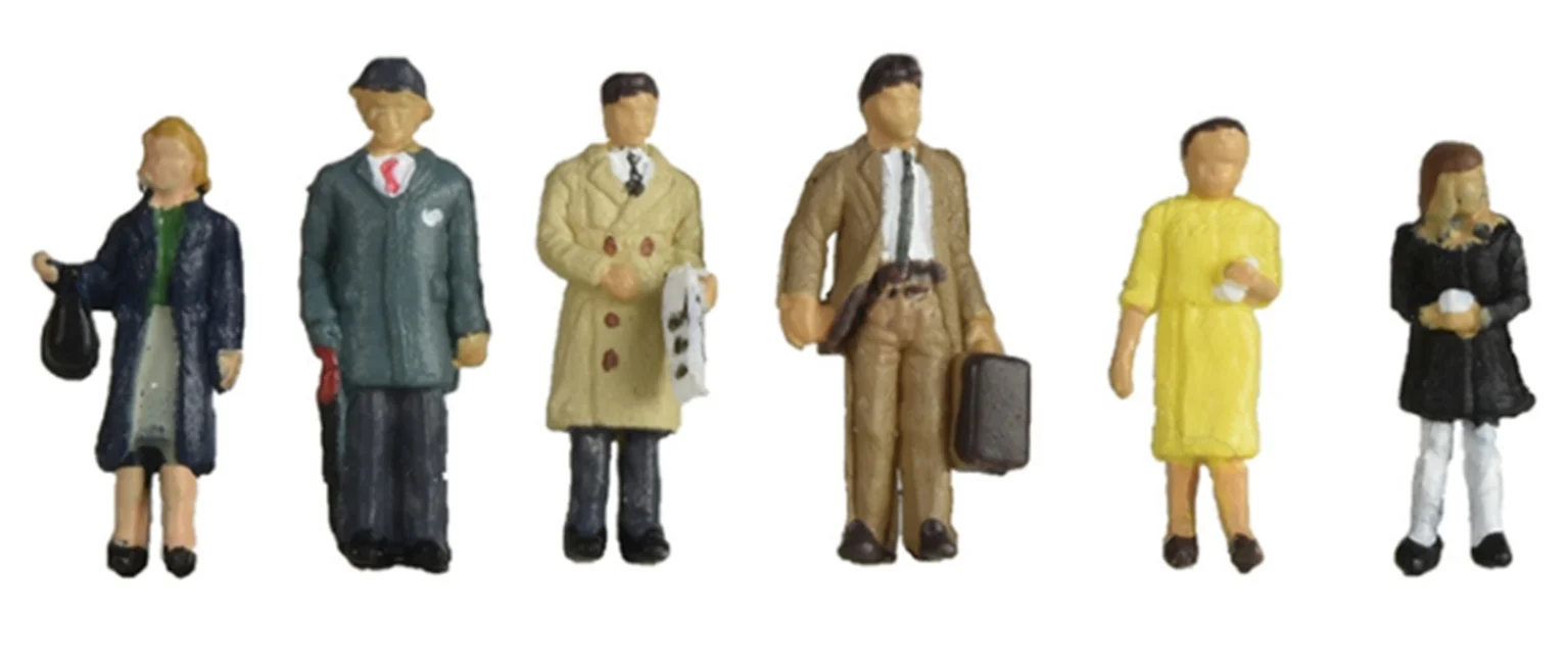 379-315 Figures 1960/70s Standing Station Passengers