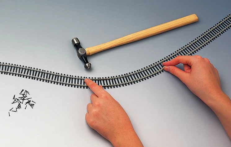R8090 24 X Semi-Flexible Track (915mm)