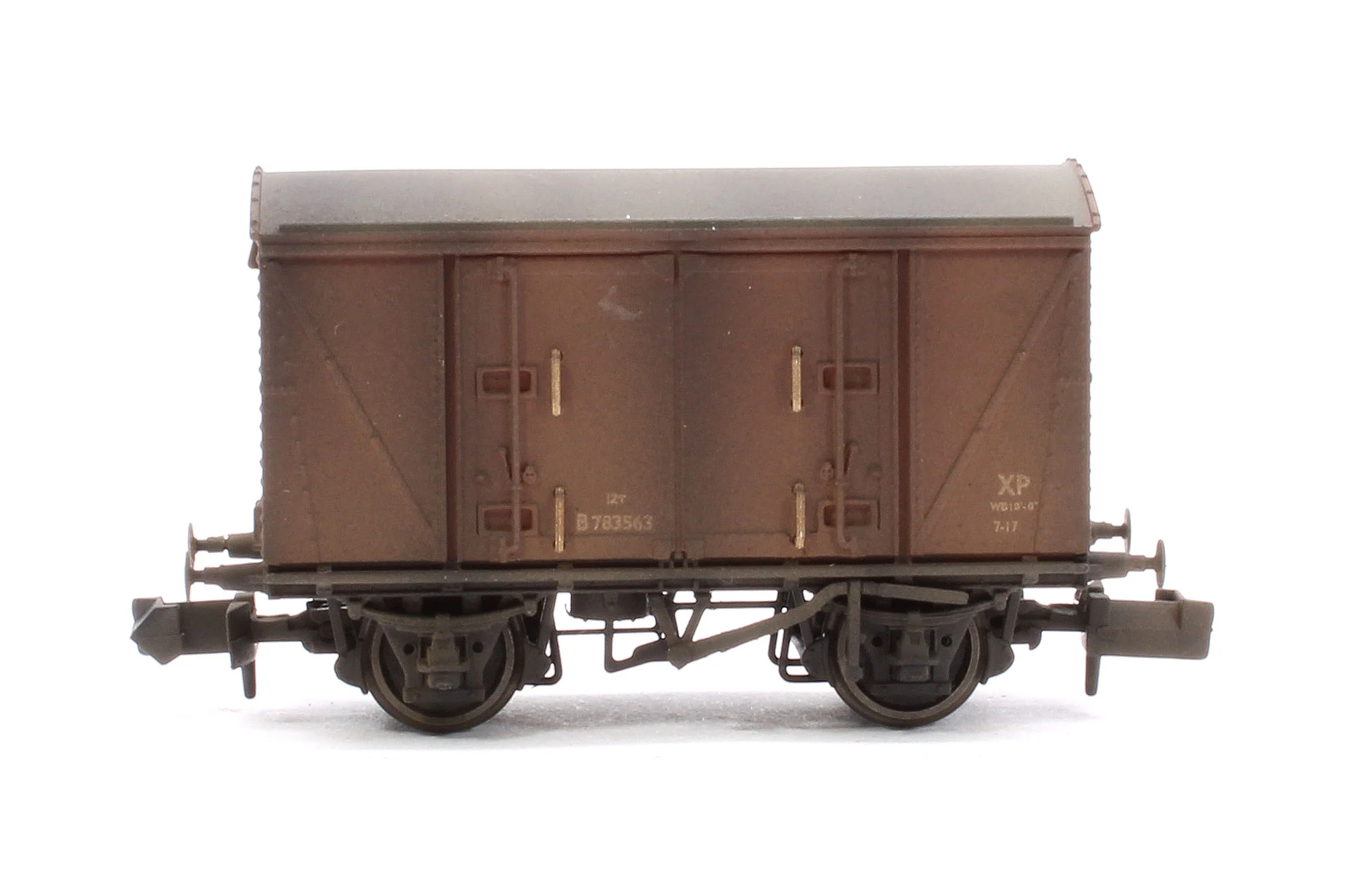 S2301-01 Custom Weathered Set of 3 BR 12T Vanwide Ventilated Vans, BR Bauxite (Early) - Image 4