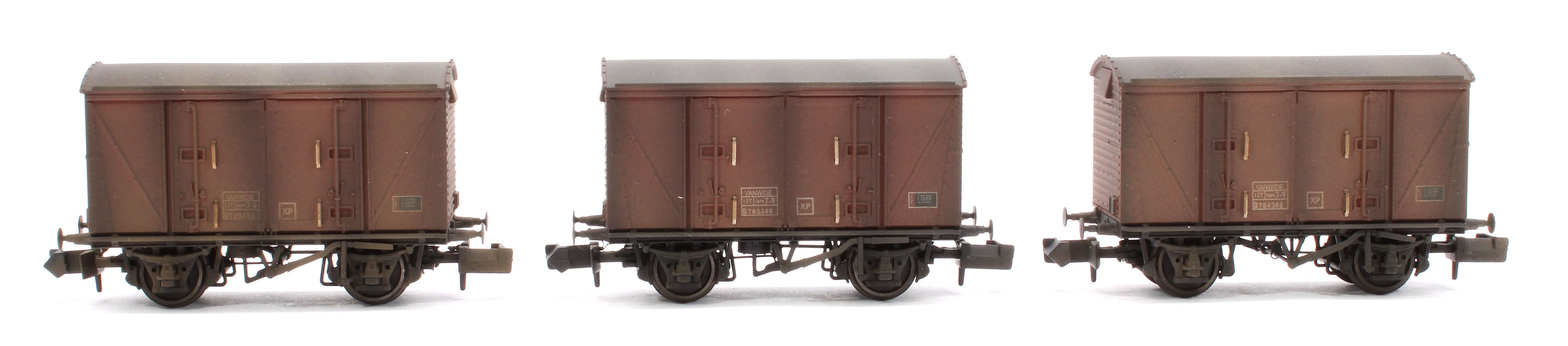 S2301-03 Custom Weathered Set of 3 BR 12T Vanwide Ventilated Vans, BR Bauxite (Late) - Image 2