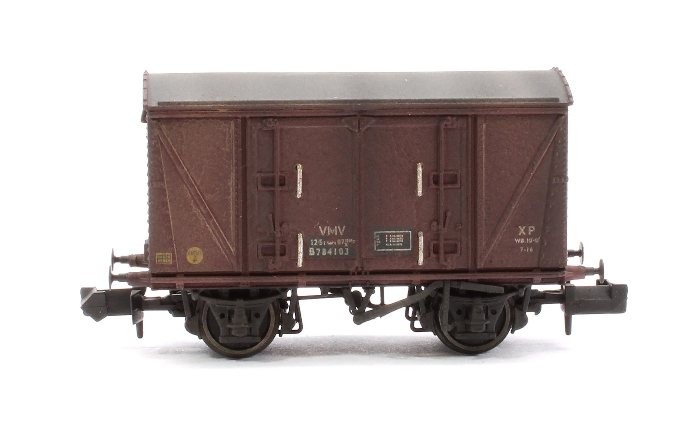 S2301-05 Custom Weathered Set of 3 BR 12T Vanwide Ventilated Vans, BR Freight Brown VMV XP - Image 4
