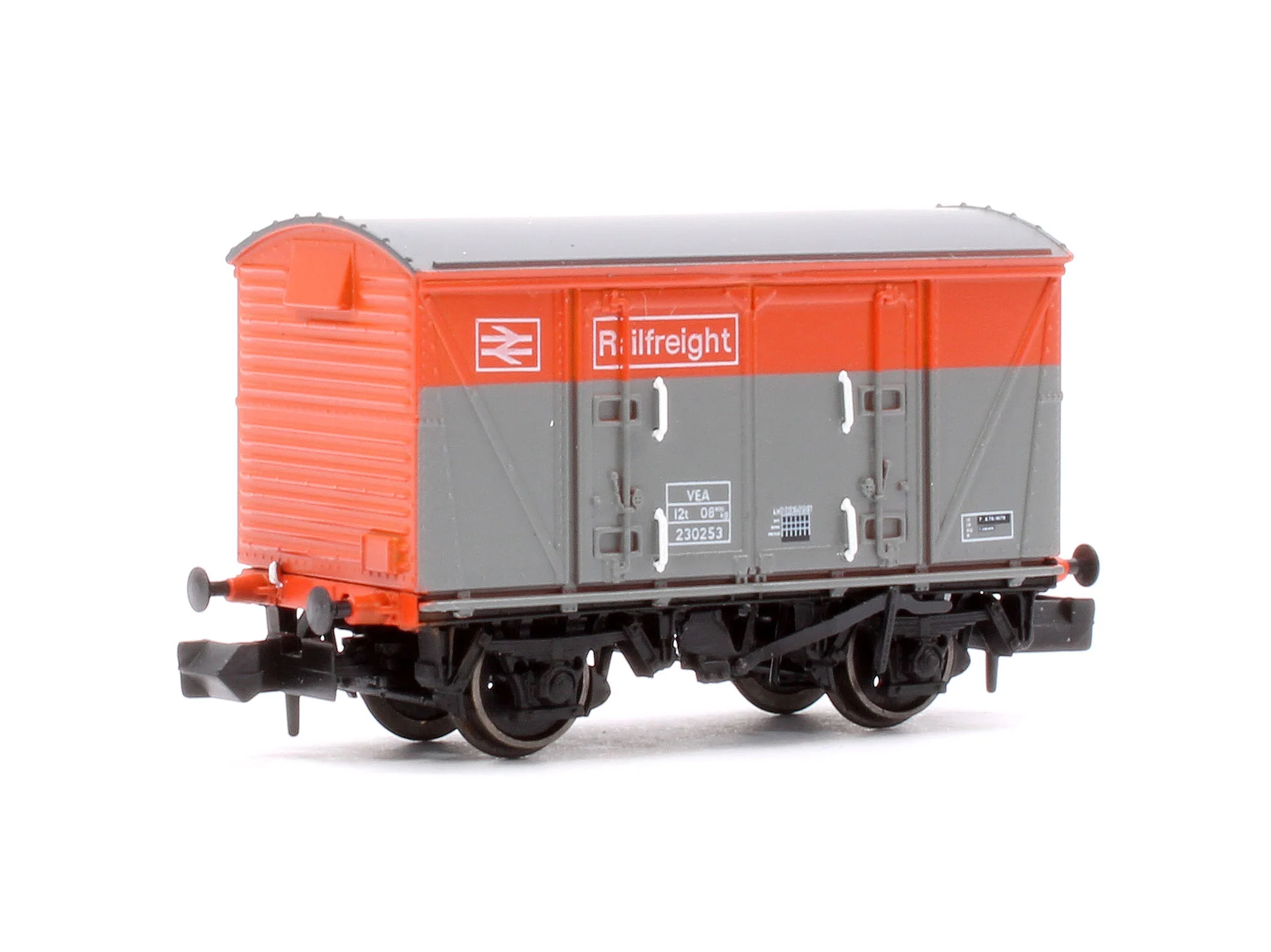 S2301-08 Set of 3 BR 12T VEA Ventilated Vans, BR Railfreight Red/Grey - Image 3
