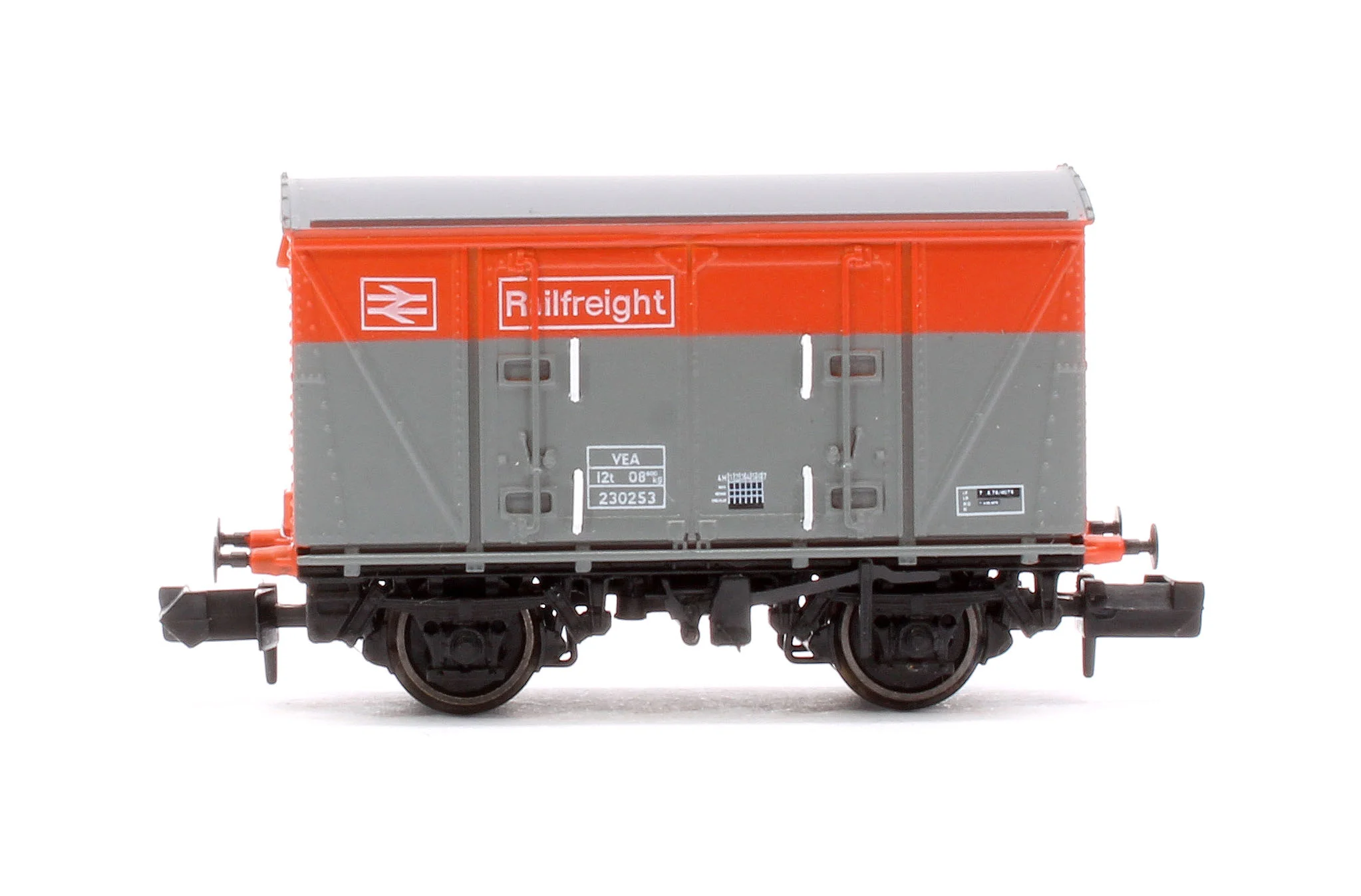 S2301-08 Set of 3 BR 12T VEA Ventilated Vans, BR Railfreight Red/Grey - Image 4