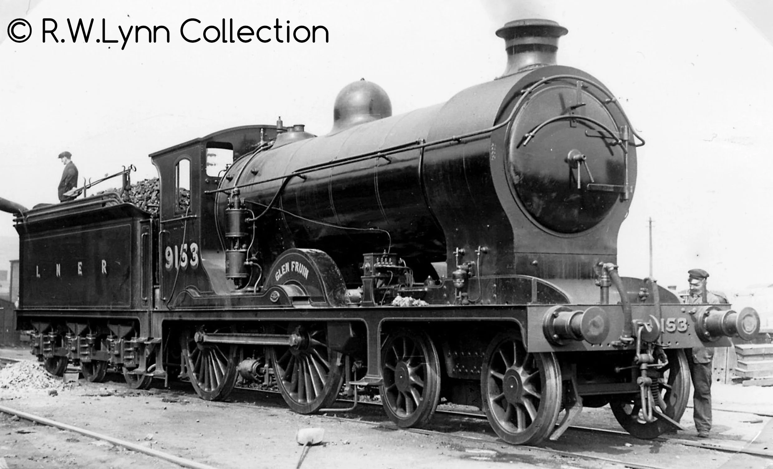 S4103-05 Class D34 ‘Glen’ 4-4-0 9153 “Glen Fruin” LNER Black (Red Lining) (1928-1941) Steam Locomotive - Image 9