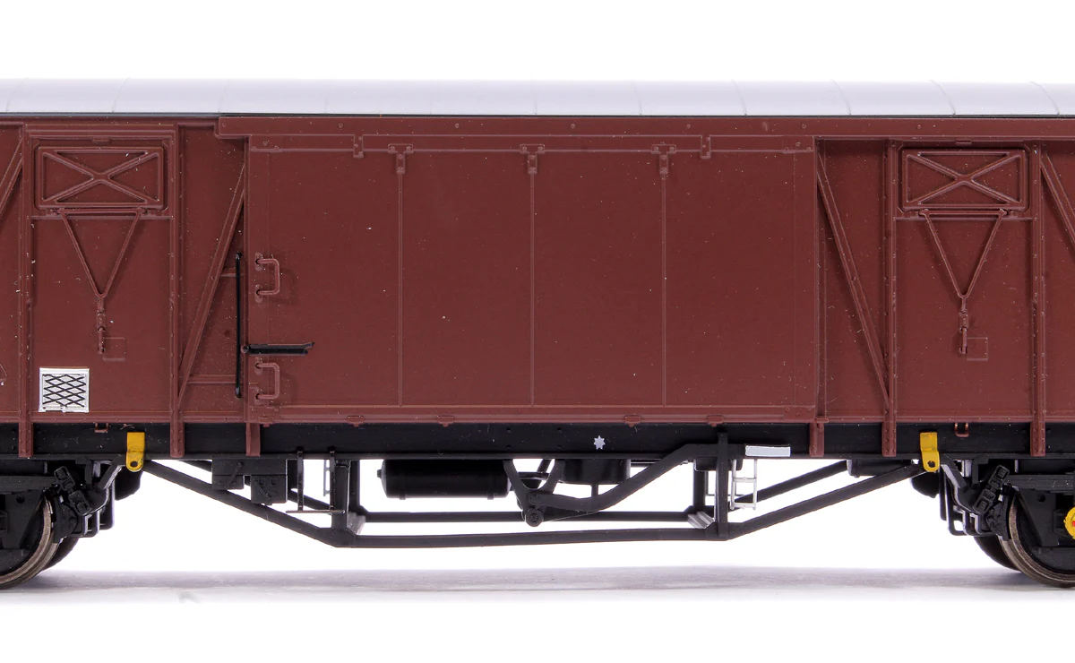 S4301-02 20T VIX Ferry Van , BR Plain Bauxite GB786930 - Image 5