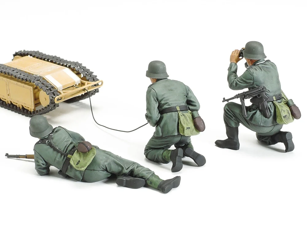 35357 1/35 Military Miniature Series No.357 German Assault Pioneer Team & Goliath Kit - Image 2