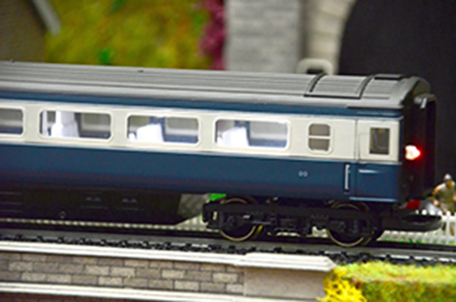 TTCL31 Automatic Coach Lighting Cool White Faulty Flickering Tube - Image 2