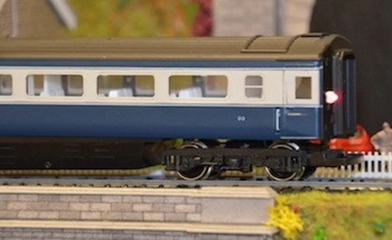 TTCN27 Automatic Coach Lighting Cool White/Flickering Tail