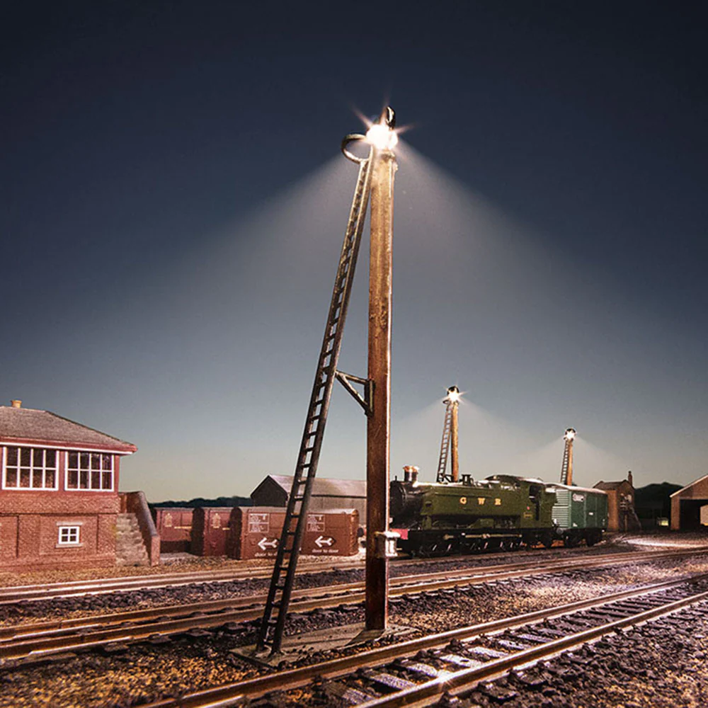 WJP5674 OO/HO Wooden Yard Lamps - Image 3