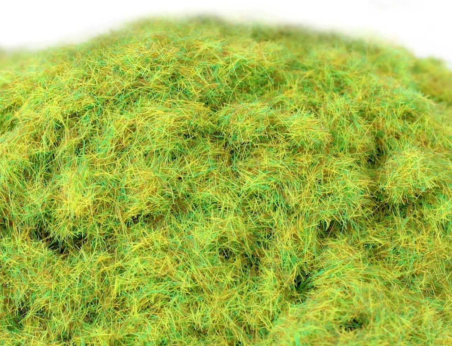 WSG4-009 WWS 4mm Spring Static Grass - 1000ml Canister - Image 2